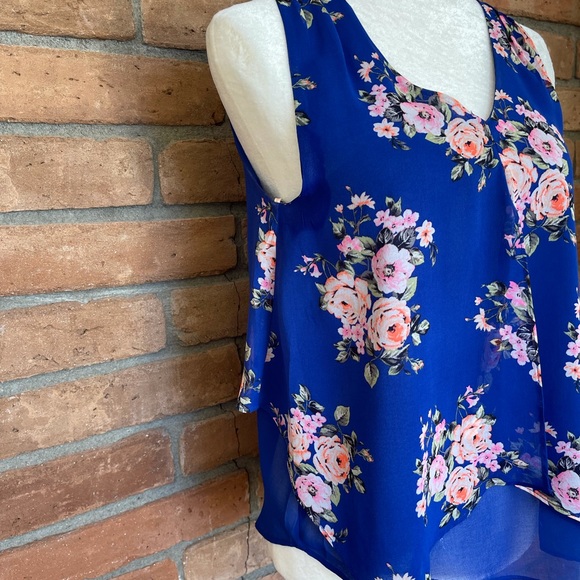 Floral tank - Picture 3 of 5